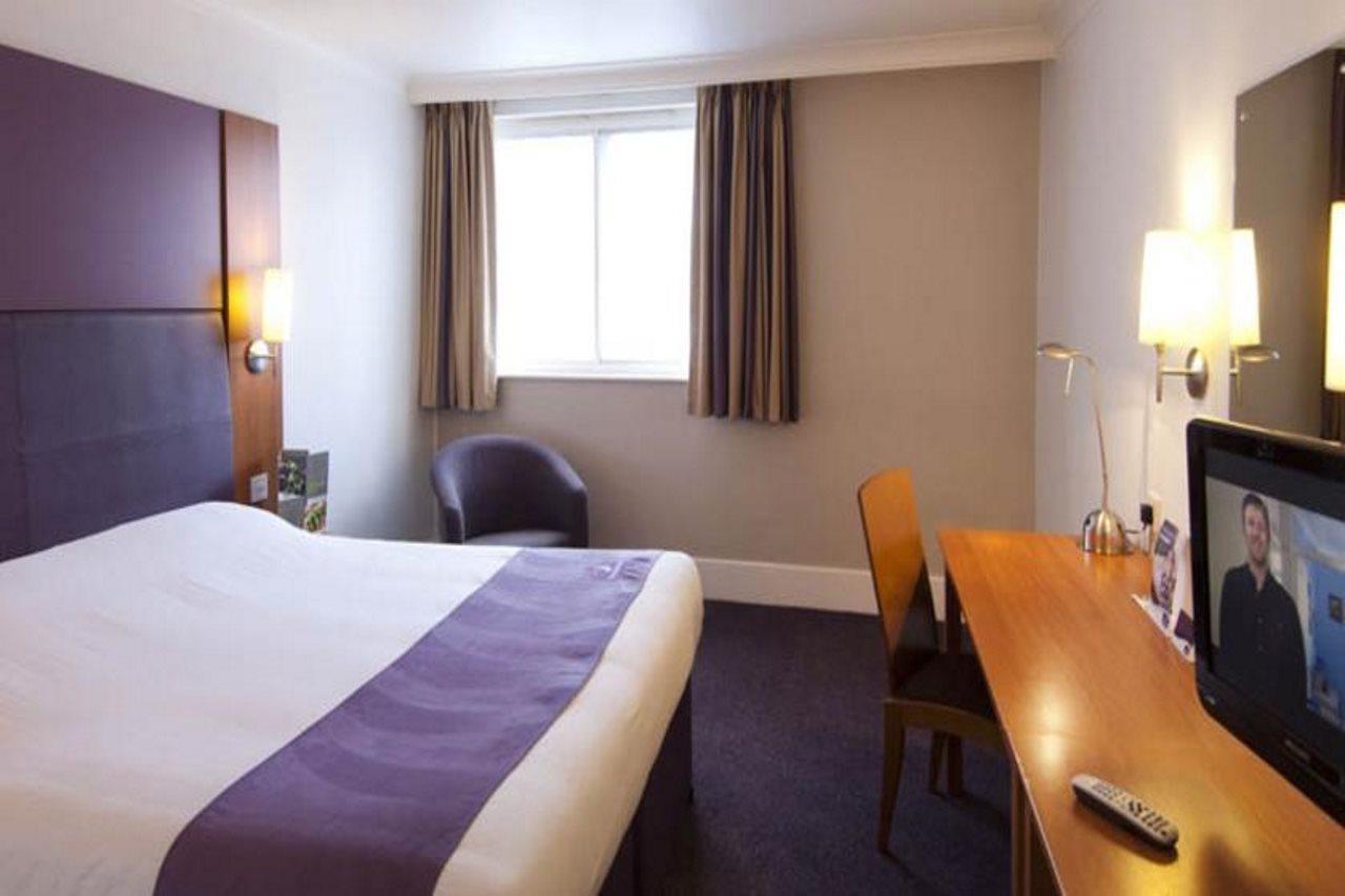 Premier Inn Bristol Filton Exterior foto