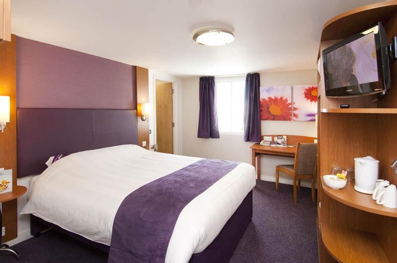Premier Inn Bristol Filton Exterior foto
