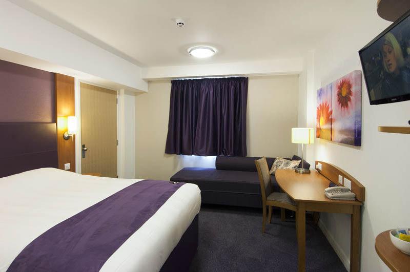 Premier Inn Bristol Filton Exterior foto